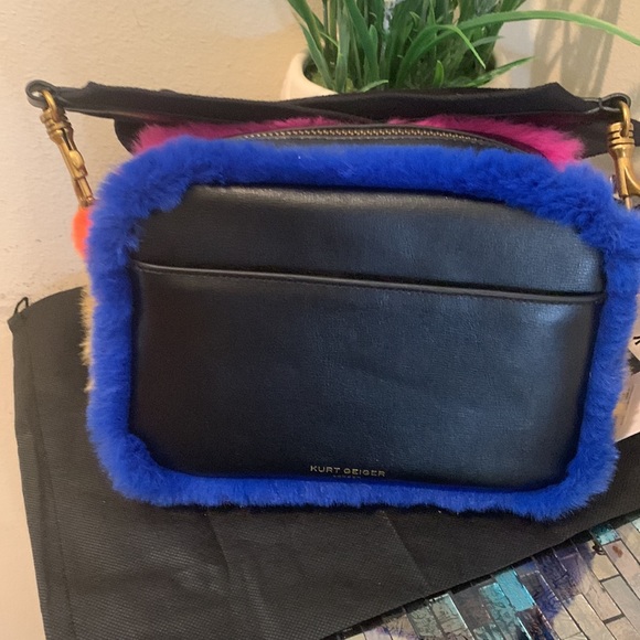 Kurt Geiger London Kensington Large Leather & Faux Fur Camera Bag - Picture 4 of 16